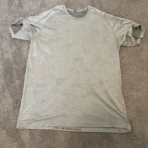 lululemon athletica Men's Short Sleeve Tee in Light Gray